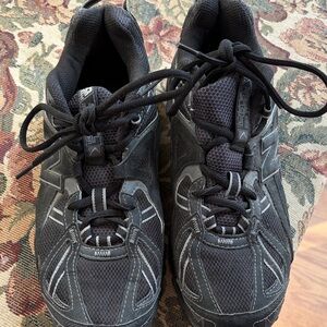New Balance 411 all terrain Black and Gray Athletic Shoes size 8.5